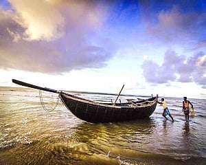Resource crunch threatens Bengal fishers with subsistence crisis