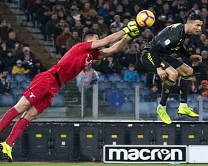 Ronaldo late winner pulls Juventus 11 points clear in Serie A