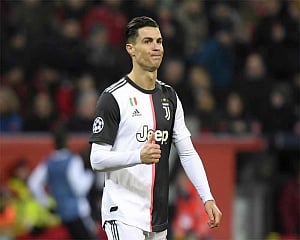 Ronaldo scores soaring header as Juventus beats Samp 2-1