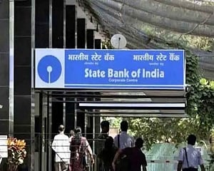 SBI steeply slashes deposit rates; lowers lending rates marginally