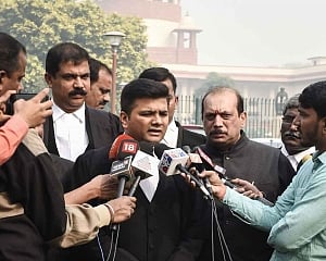 SC upholds former Karnataka Speaker's order disqualfying 17 MLAs