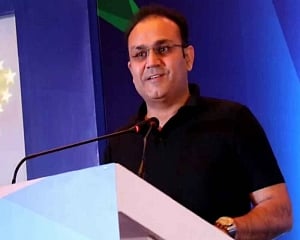 Sehwag feels selectors should inform Dhoni of their plans