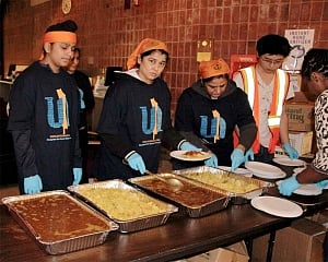 Sikh community in US distributes gift cards, hot Indian food to TSA employees