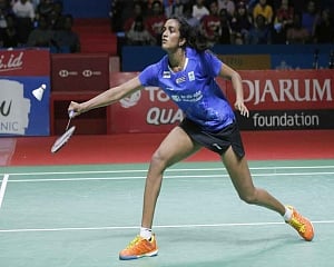 Sindhu enters semifinals of World Championships, assured of fifth medal