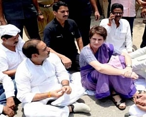 Sonbhadra clash: Bereaved families meet Priyanka at UP guesthouse