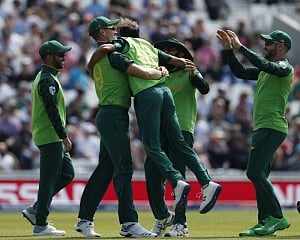 South Africa bowl in World Cup opener against England
