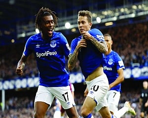 Spurs stumble again as Chelsea, Leicester win