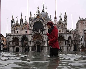 St Mark's closed after fresh flood hits Venice