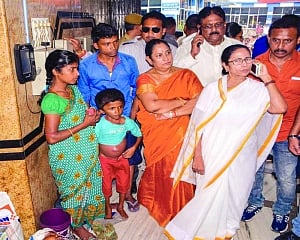 Striking doctors defy Mamata’s ultimatum