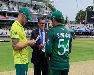 Struggling Pakistan opt to bat against South Africa in crucial World Cup clash