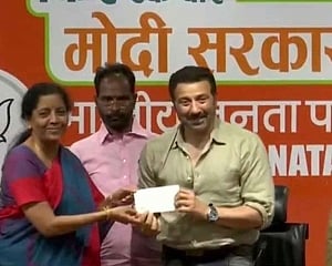 Sunny Deol pays obeisance at Golden Temple; to file nomination papers