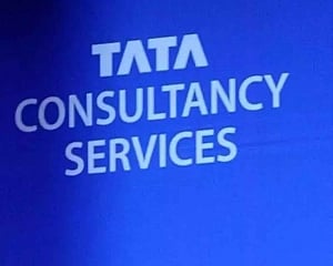 TCS shares decline nearly 3% post Q3 earnings