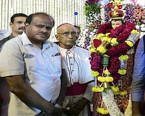 Things 'under control'; party MLAs not to be shifted, says Kumaraswamy