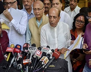 TMC accusses Modi of horse trading, to complain to EC