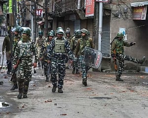 US working on two-prong strategy to ease Indo-Pak tensions over Kashmir issue: Senior officials