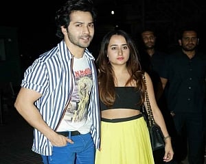 Varun Dhawan celebrates girlfriend Natasha's birthday