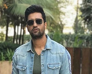 Vicky Kaushal meets Rishi, Neetu in US