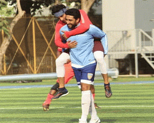 When Abhishek gave Ranbir Kapoor a piggyback ride