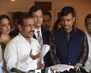 'Big rise' in Maha coronavirus cases, avoid travel: Tope