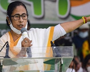'Garbage of lies': Mamata hits out at Amit Shah over Bengal's development