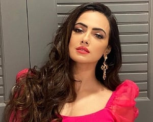 'Jai Ho' actor Sana Khan quits movies, says she wants to 'serve humanity'