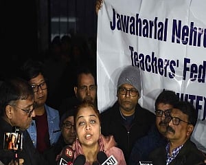 3 days after JNU violence no arrest yet; Centre says police get vital clues on masked assailants
