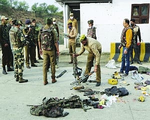 4 JeM fidayeen shot, major attack foiled