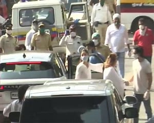 Alia, Kareena, Saif, Abhishek attend Rishi Kapoor's last rites