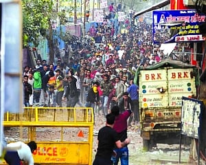 Anti, pro-CAA groups clash in Jaffrabad