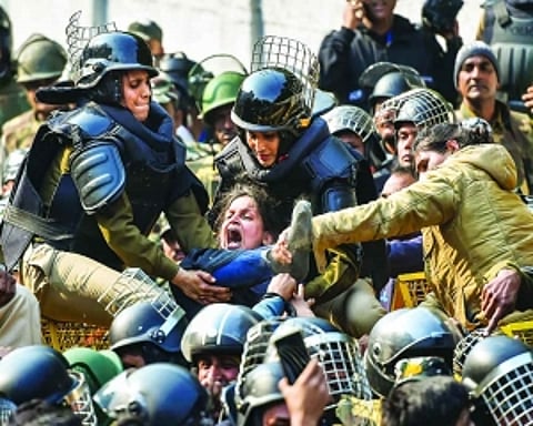 Anti-CAA agitators scuffle with cops