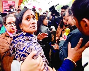 Apex court junks Nirbhaya convict's juvenility excuse