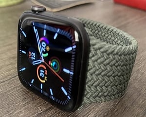 Apple cements lead, Samsung rebounds in global smartwatch market