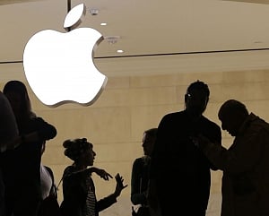 Apple iPad with OLED display not before 2022: Report