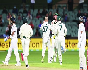 Aussies shine under lights