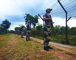B’desh stops mobile services along India