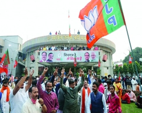 BJP sweeps MP bypolls, bags 20 seats, Cong 8