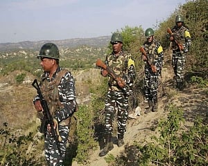 C'garh: 6 security personnel injured in encounter with naxals