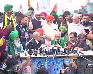 Call special Parliament session to repeal farm laws: Farmers to govt