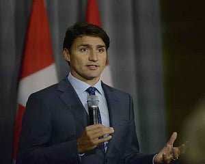 Canada PM denies talking to queen about Harry, Meghan security