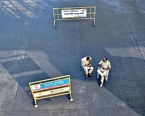 COVID-19 cases cross 7,000 across India; Govts gear up for extending lockdown with some possible relaxations