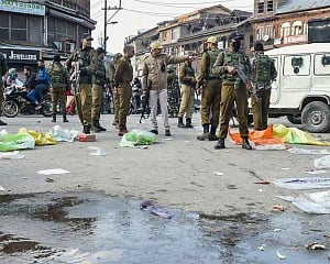 CRPF jawan, 4 civilians injured in grenade attack in Kashmir