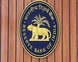 Current a/c surplus moderates to $15.5 bn in Q2, says RBI