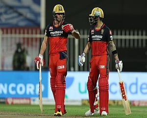 de Villiers powers Bangalore to 194/2