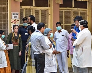 Dead woman's sample tests coronavirus +ve; Maha toll reaches 4