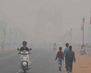 Delhi AQI turns 'very poor', thunderstorms likely soon