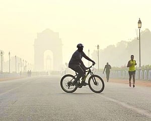 Delhi-NCR air very poor; favourable wind from Sun