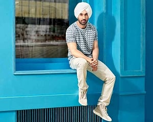 Diljit Dosanjh locks horns with Kangana Ranaut, gets celeb support