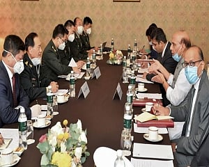 Do not make attempts to unilaterally change status quo at LAC, Rajnath tells Chinese counterpart