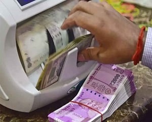 FPIs pull out Rs 10,347 cr from capital markets in April so far