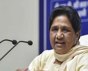 Hooch deaths: Mayawati demands strict action against erring officials